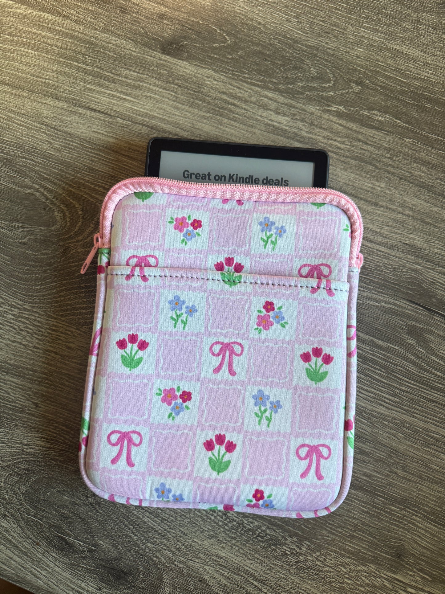 Checkered Flowers E-Reader Sleeve